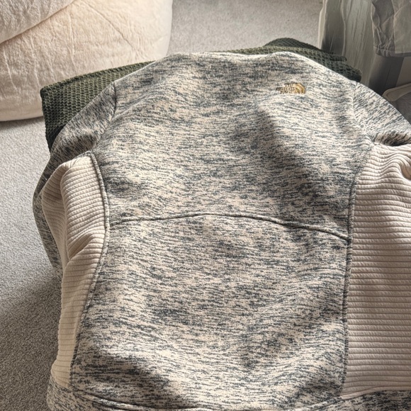 The North Face Black and Cream Fleece Jacket - Picture 9 of 9